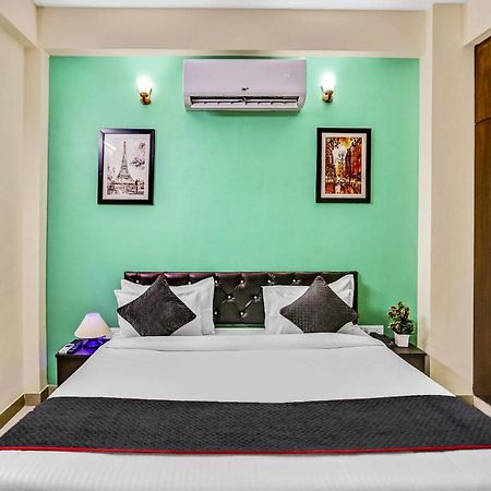 Townhouse 1055 Hotel Rumaisa Indirapuram Exterior foto
