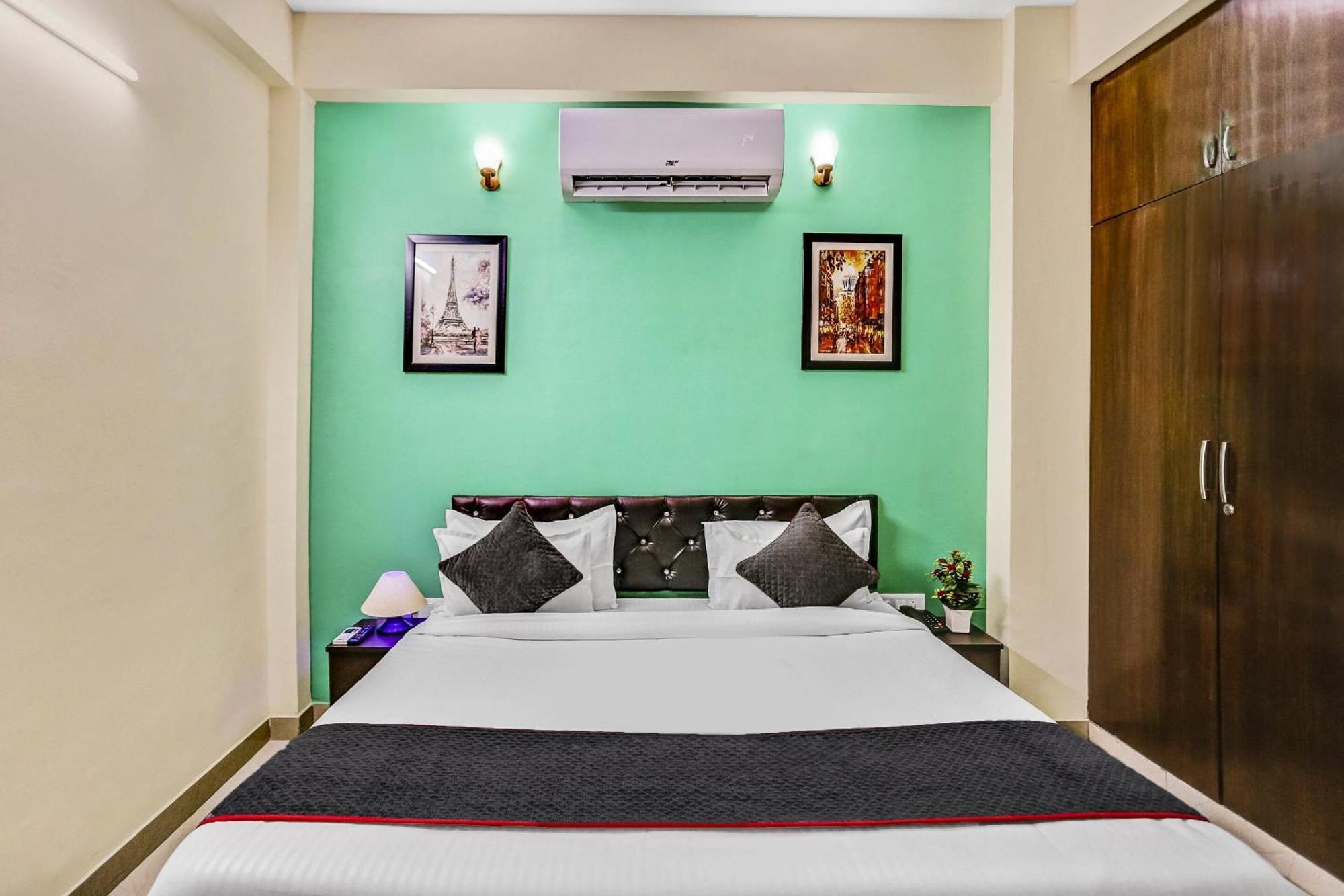 Townhouse 1055 Hotel Rumaisa Indirapuram Exterior foto