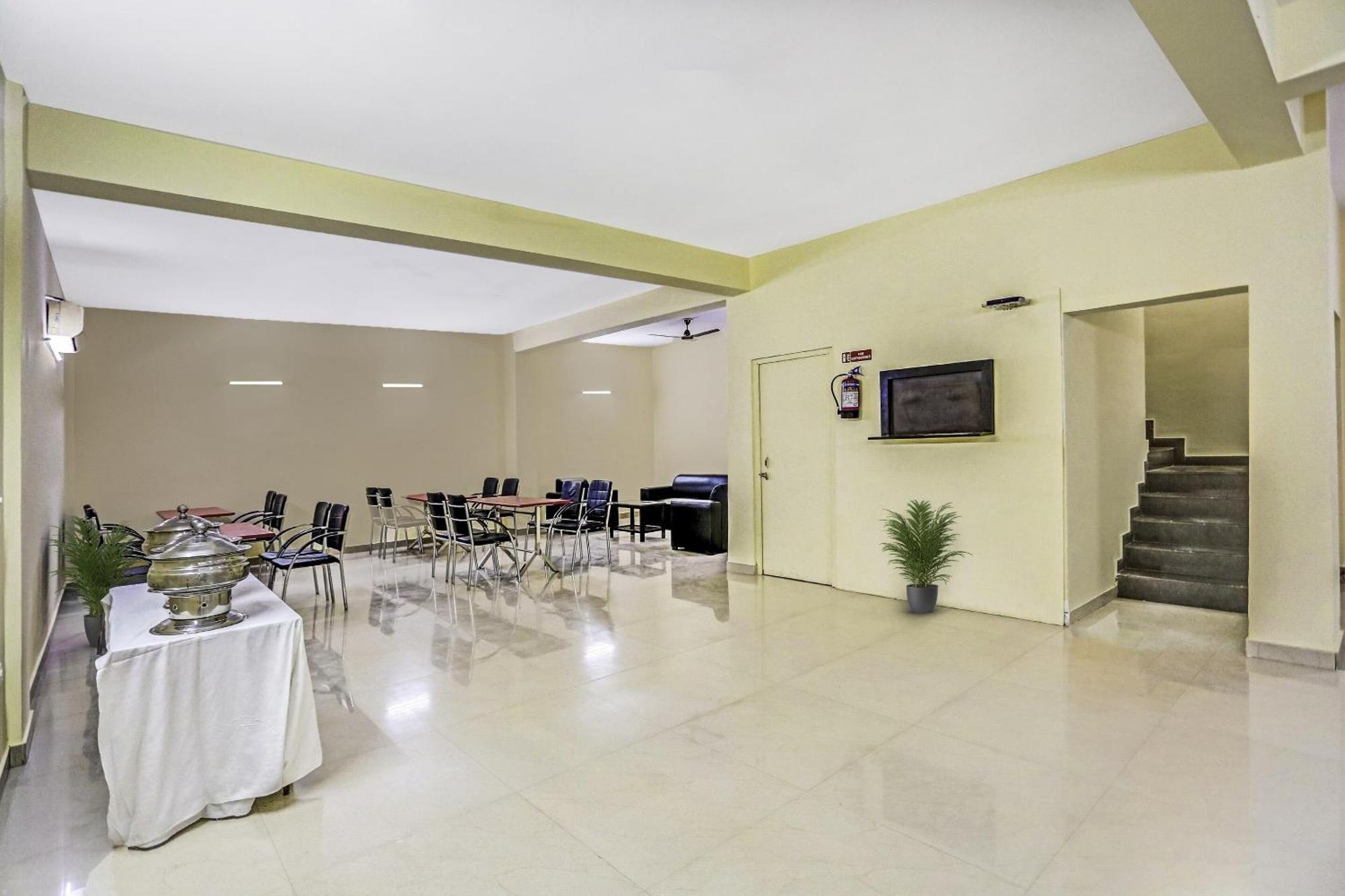 Townhouse 1055 Hotel Rumaisa Indirapuram Exterior foto