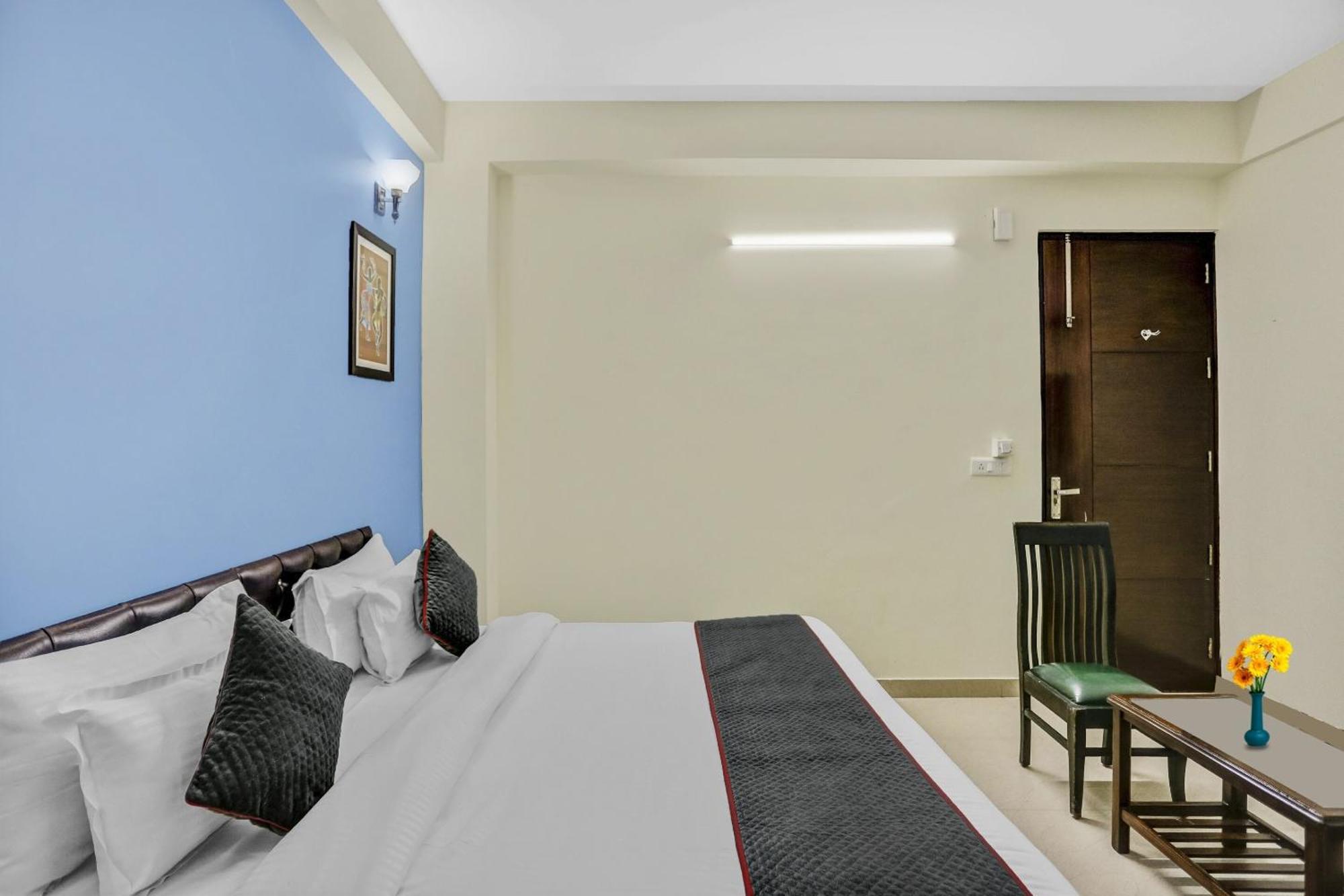 Townhouse 1055 Hotel Rumaisa Indirapuram Exterior foto